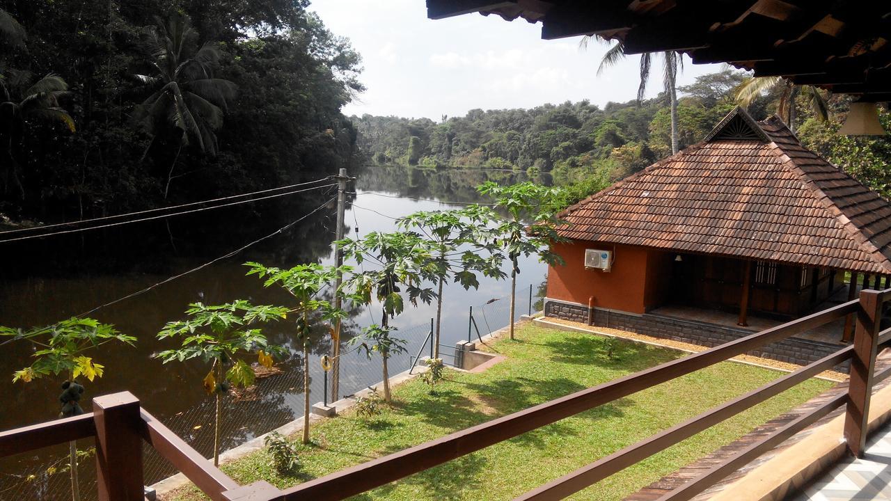 7Th Heaven Resorts Kochi Esterno foto